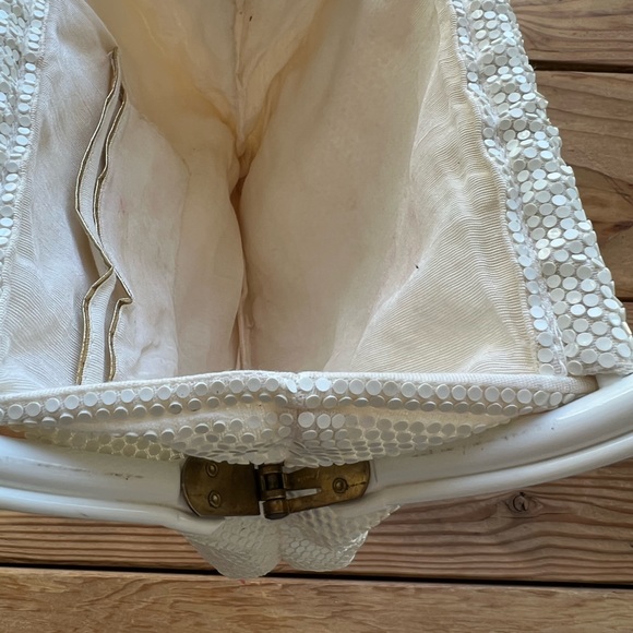 White Vintage Mech Cloth Clutch - Picture 10 of 11